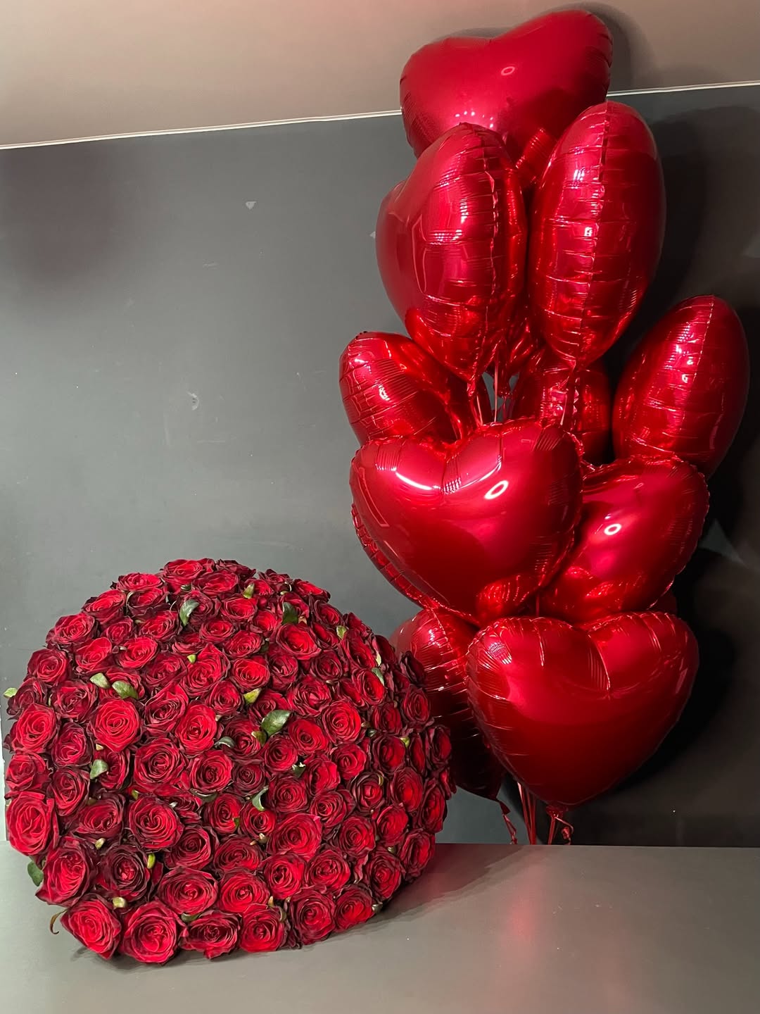 Червоні троянди з магазину Sunflora